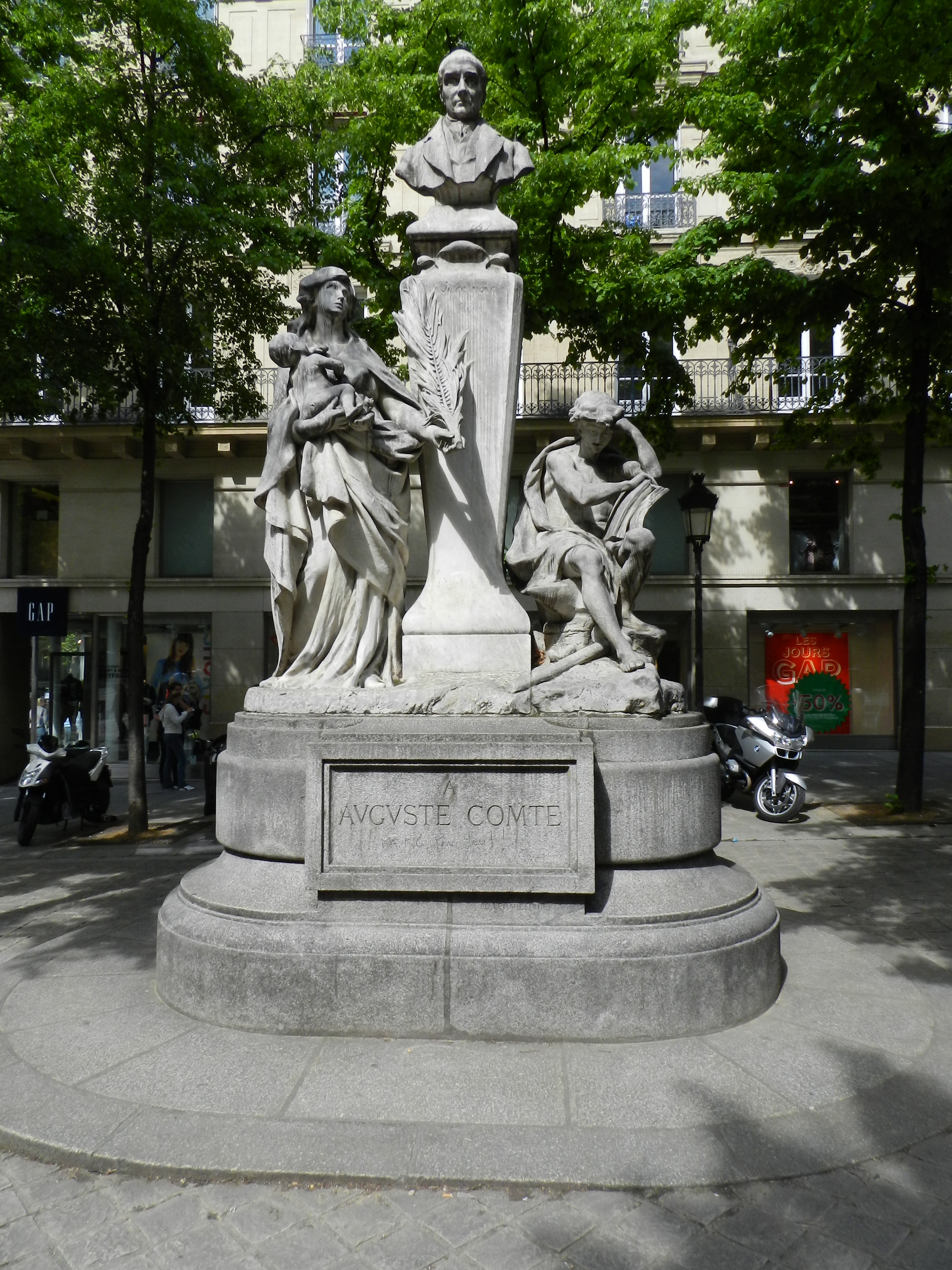 paris120503_AugusteComte02.JPG